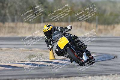 media/Dec-01-2025-Moto Forza (Mon) [[2daa91e15f]]/1-Advanced Group/Session 3 (Turn 3)/
